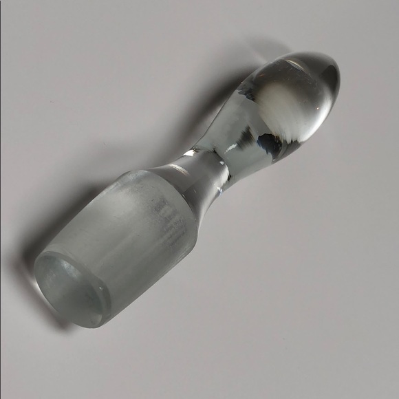 Crystal wine bottle stopper with etched bottom - Picture 3 of 12